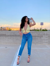 Load image into Gallery viewer, Dario Boyfriend Jeans
